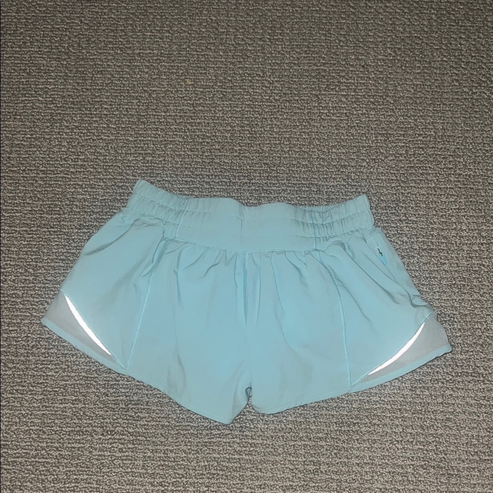 Lululemon Hottie Hot shorts size 2 2.5in!
